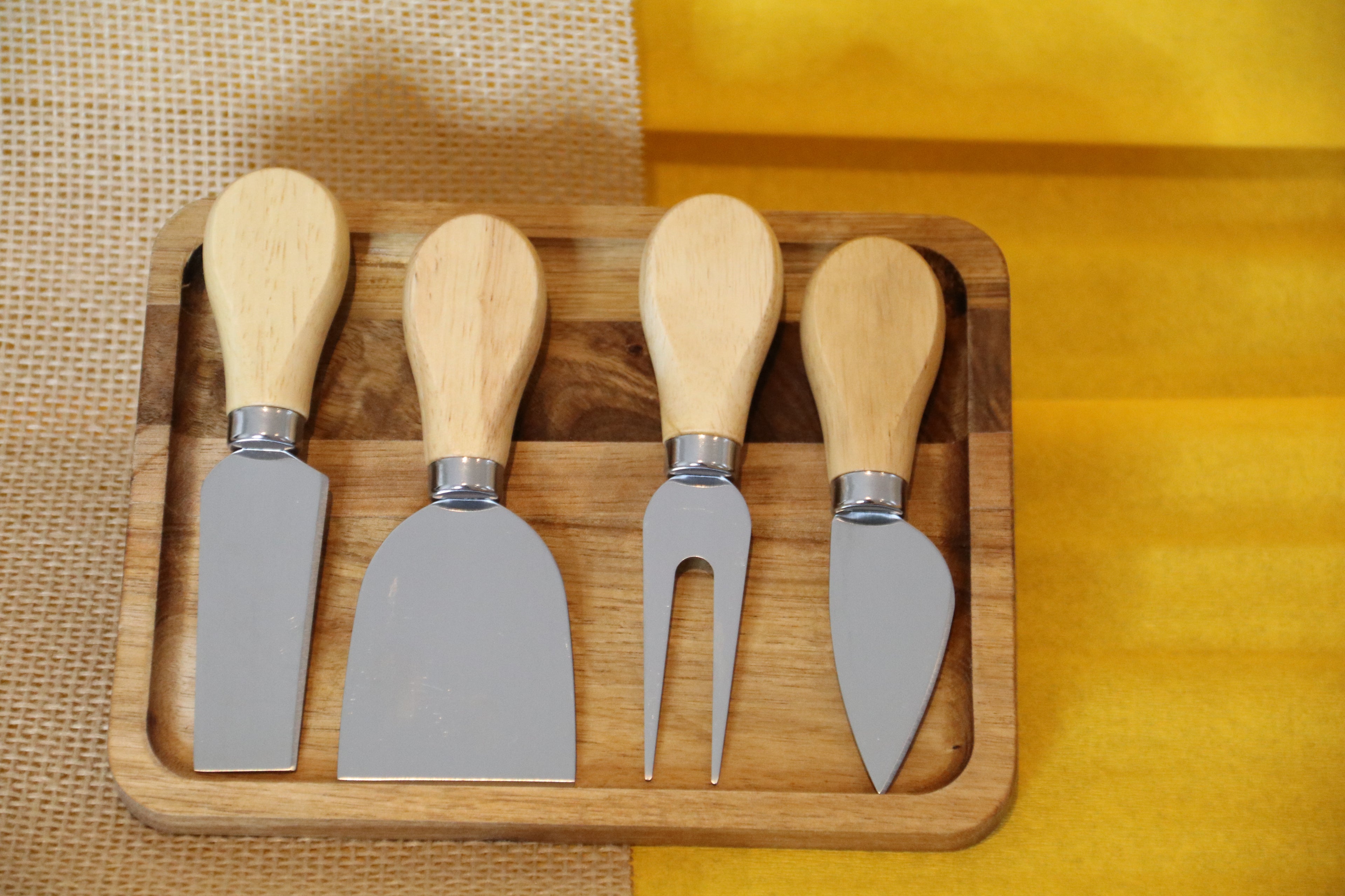 Cheese Knife Set “Natural Taste” — 4 Wooden Handle Knives with Tray