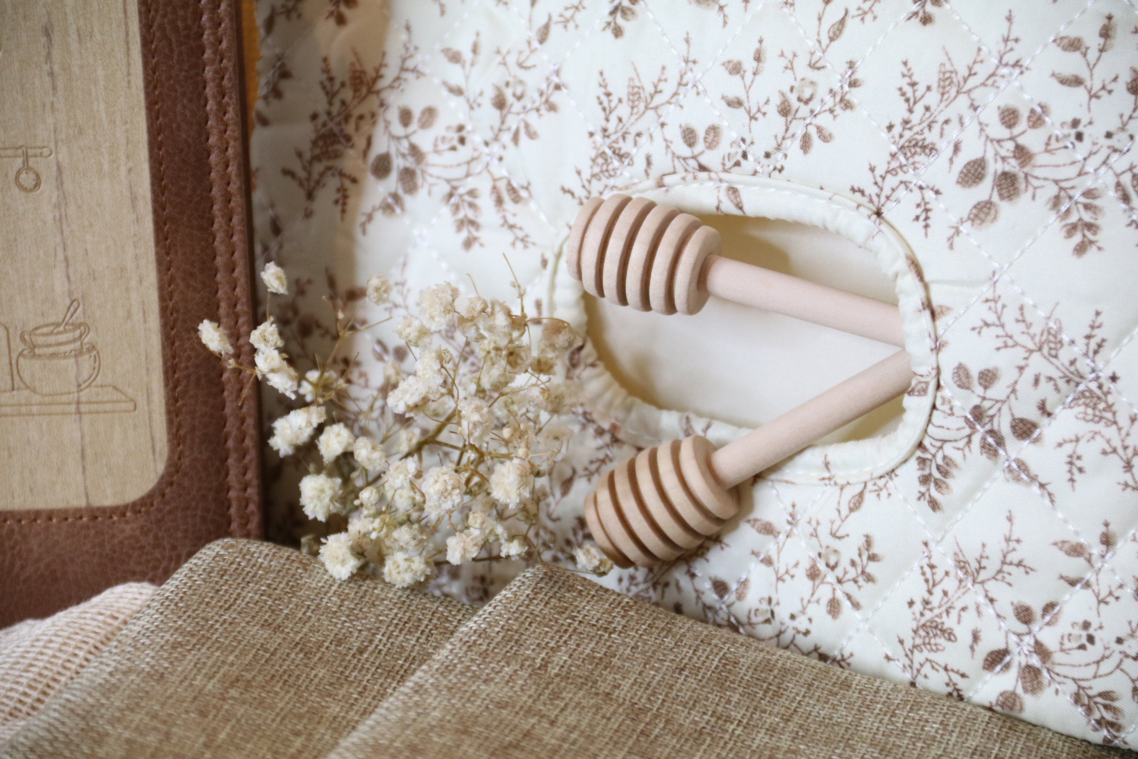 Rustic Kitchen Gift Set “Warm Recipe” — Linen Accessories & Recipe Journal