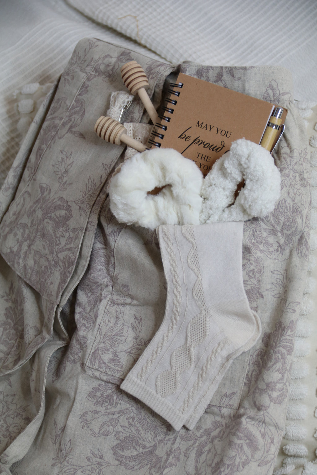 Linen Morning” Apron & Cozy Gift Set — Calm, Natural, and Timeless