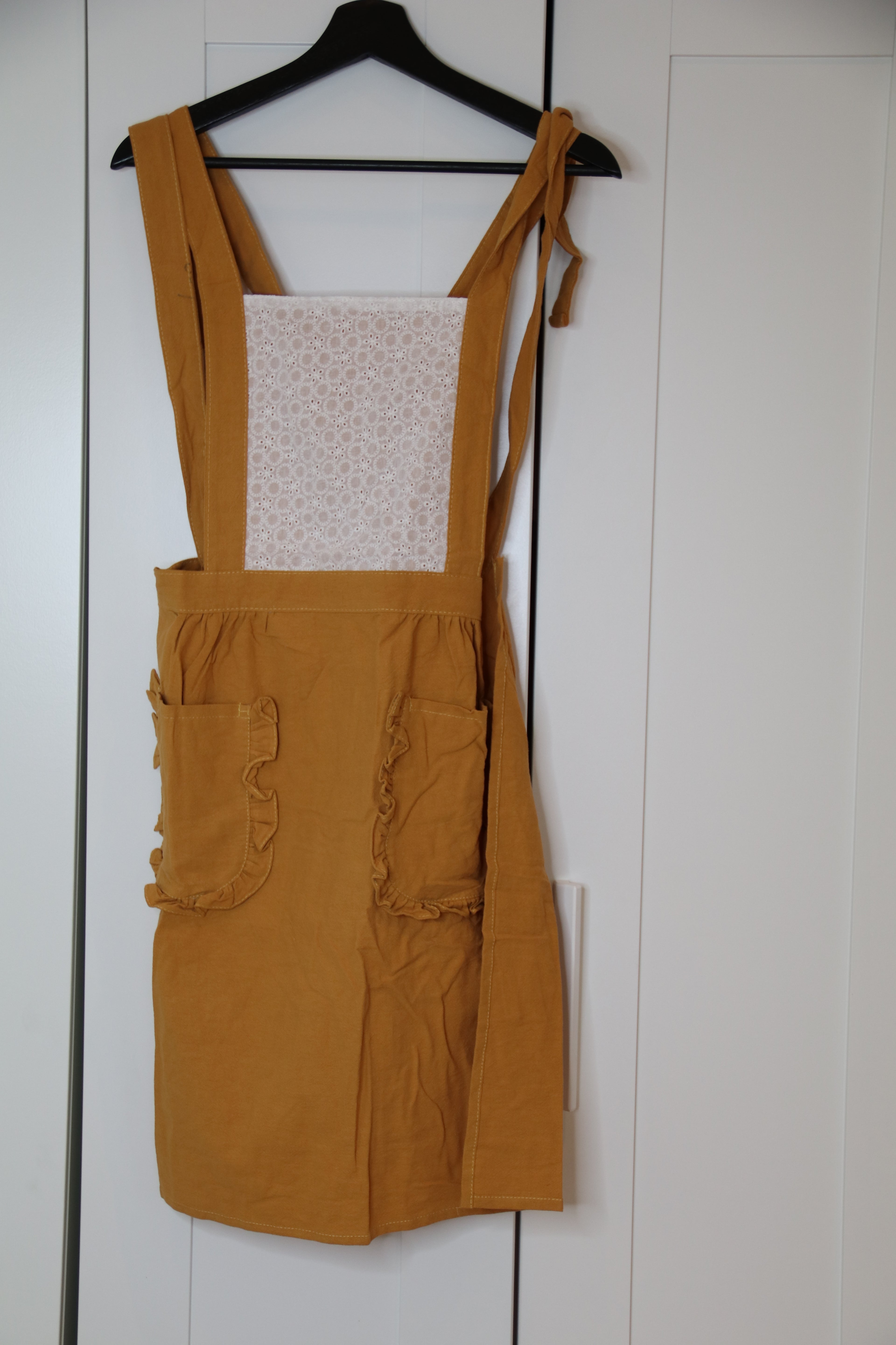 Golden Daisy” Apron & Accessory Set — Warm, Handmade, and Full of Charm