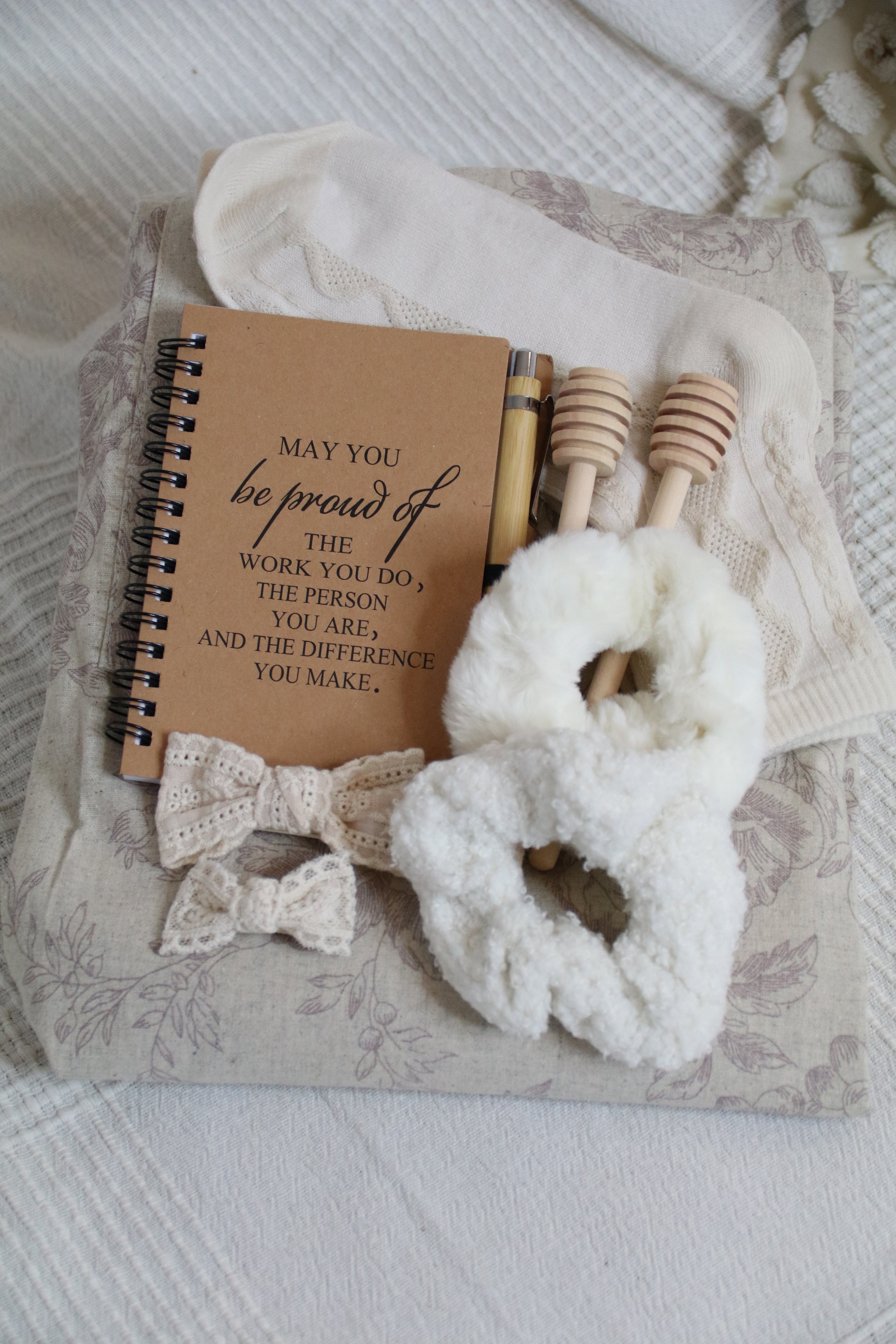 Linen Morning” Apron & Cozy Gift Set — Calm, Natural, and Timeless